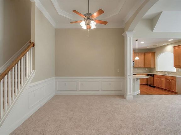 5th image of 304 Lauren Ln
