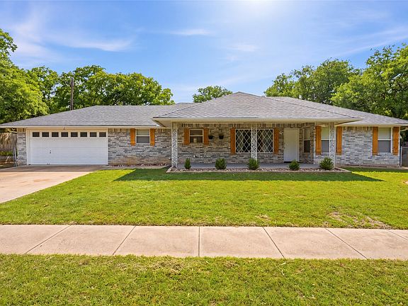 2nd image of 217 Spruce Cir