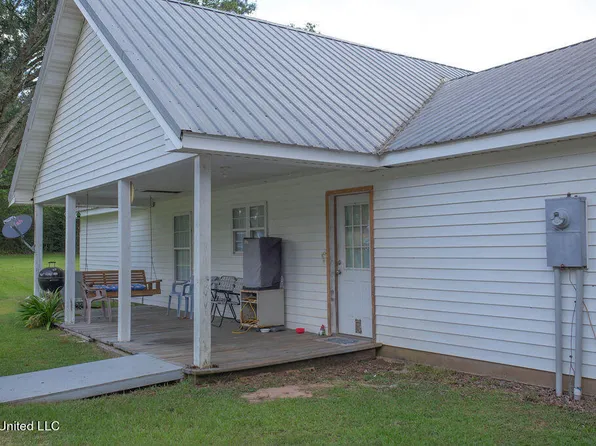 166 Churchwell Dr, Lucedale, MS 39452
