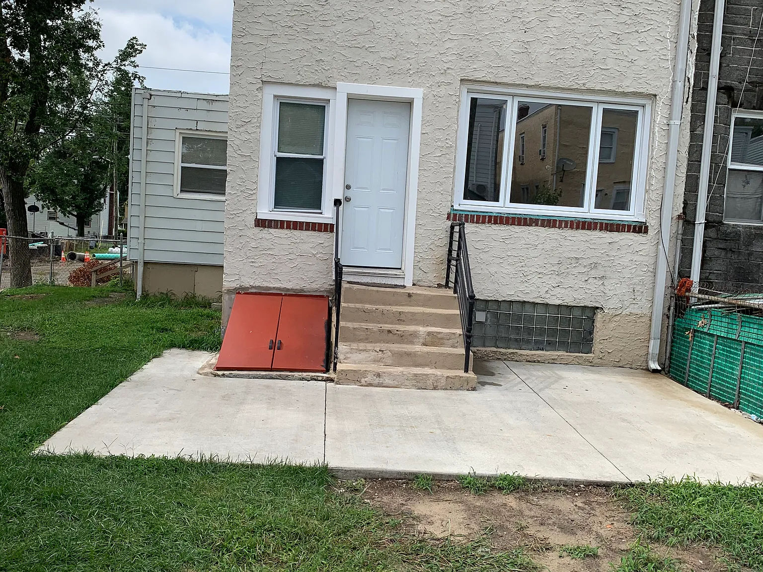 4 bed, 1292 sqft, $2,375 — Photo 2