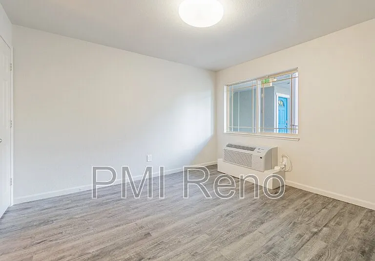 645 S Virginia St #9 — Photo 8