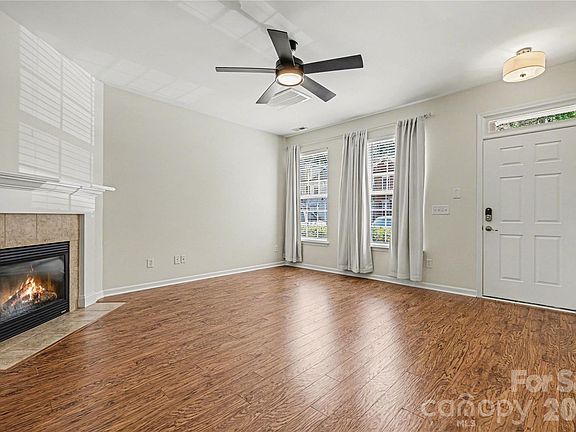3rd image of 152 Charterhouse Ln