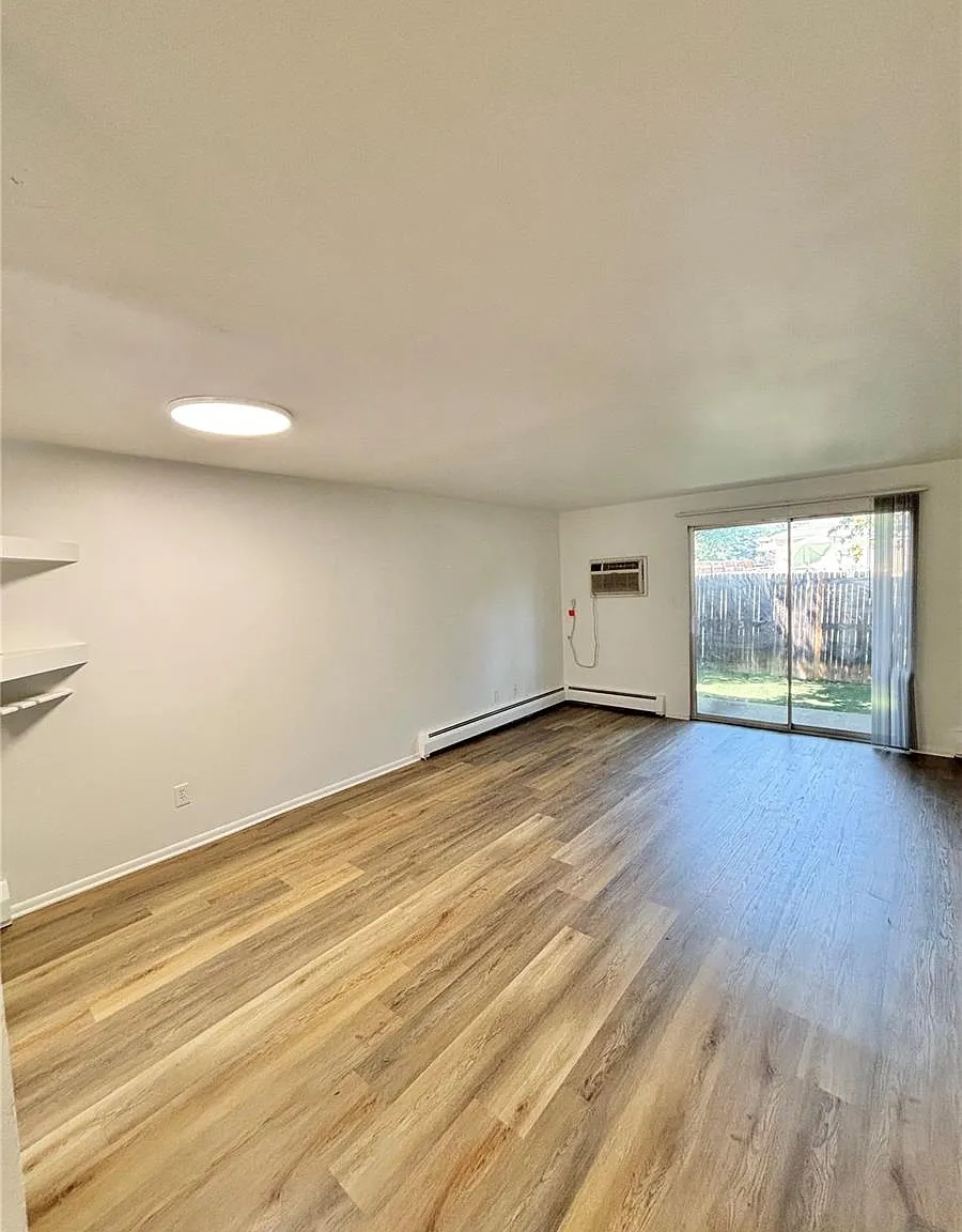 2 bed, 1.5 bath, 974 sqft, $2,375 — Photo 4