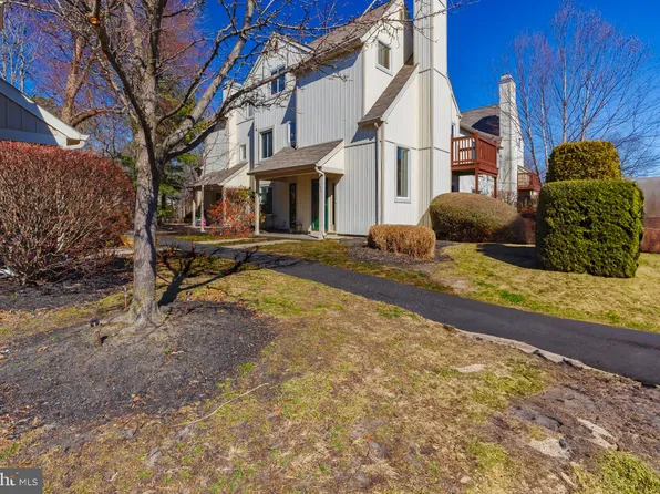 192 Woodlake Dr, Marlton, NJ 08053