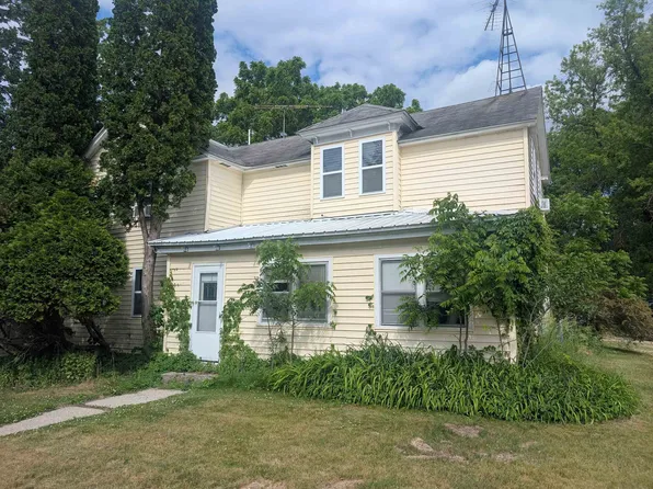 220 N Main St, Westfield, WI 53964