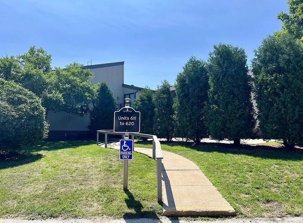2 bed, 1012 sqft, $1,895 — Photo 1