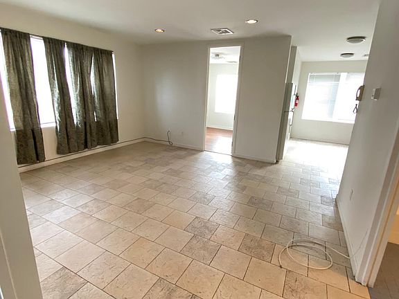 3rd image of 3 Scarboro Ave #3