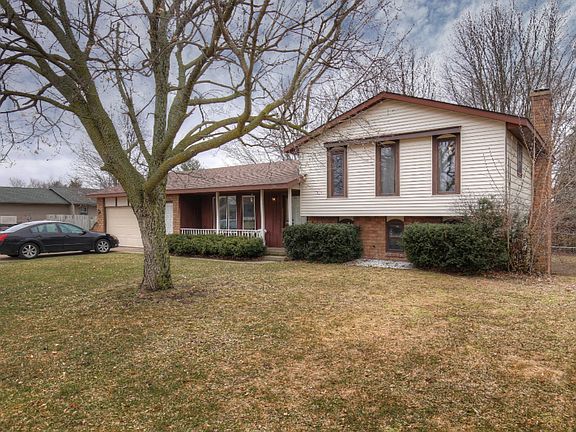 3rd image of 2761 Fairbrook Dr NW