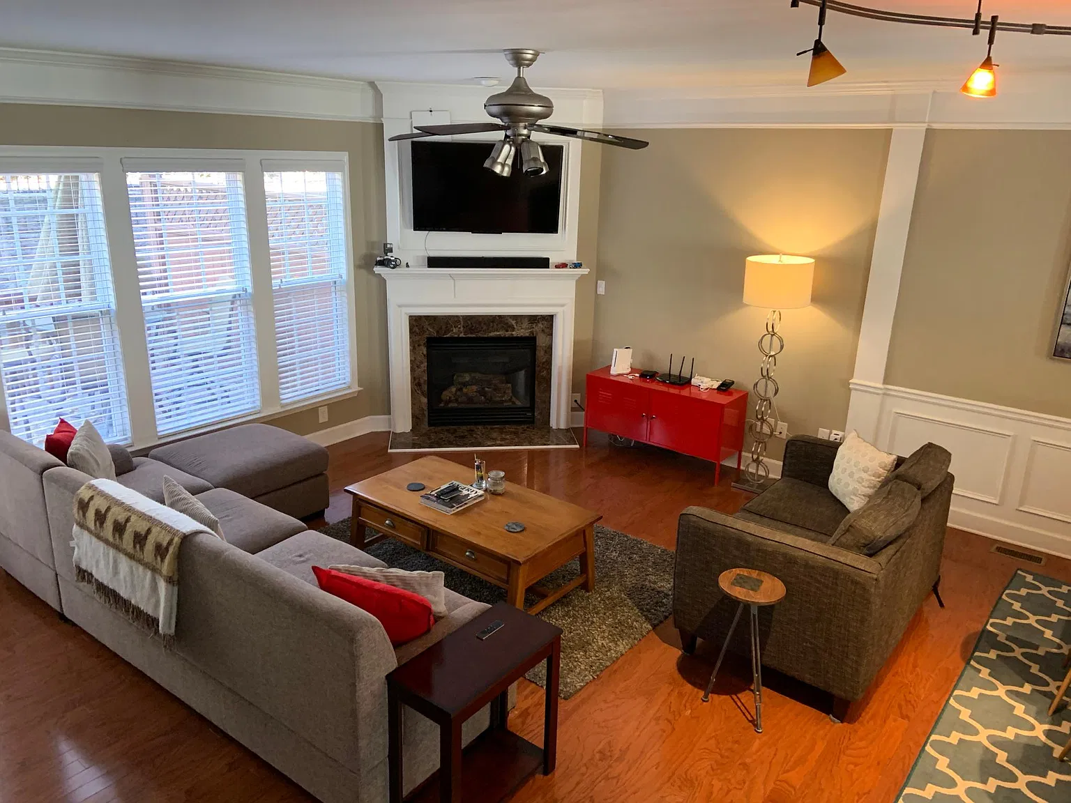 3 bed, 3.5 bath, 2256 sqft, $3,100 — Photo 3