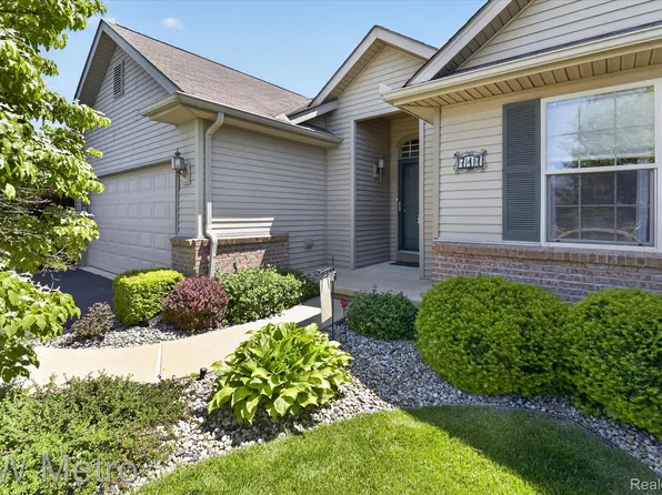 717 Koreys Cir, Blissfield, MI 49228