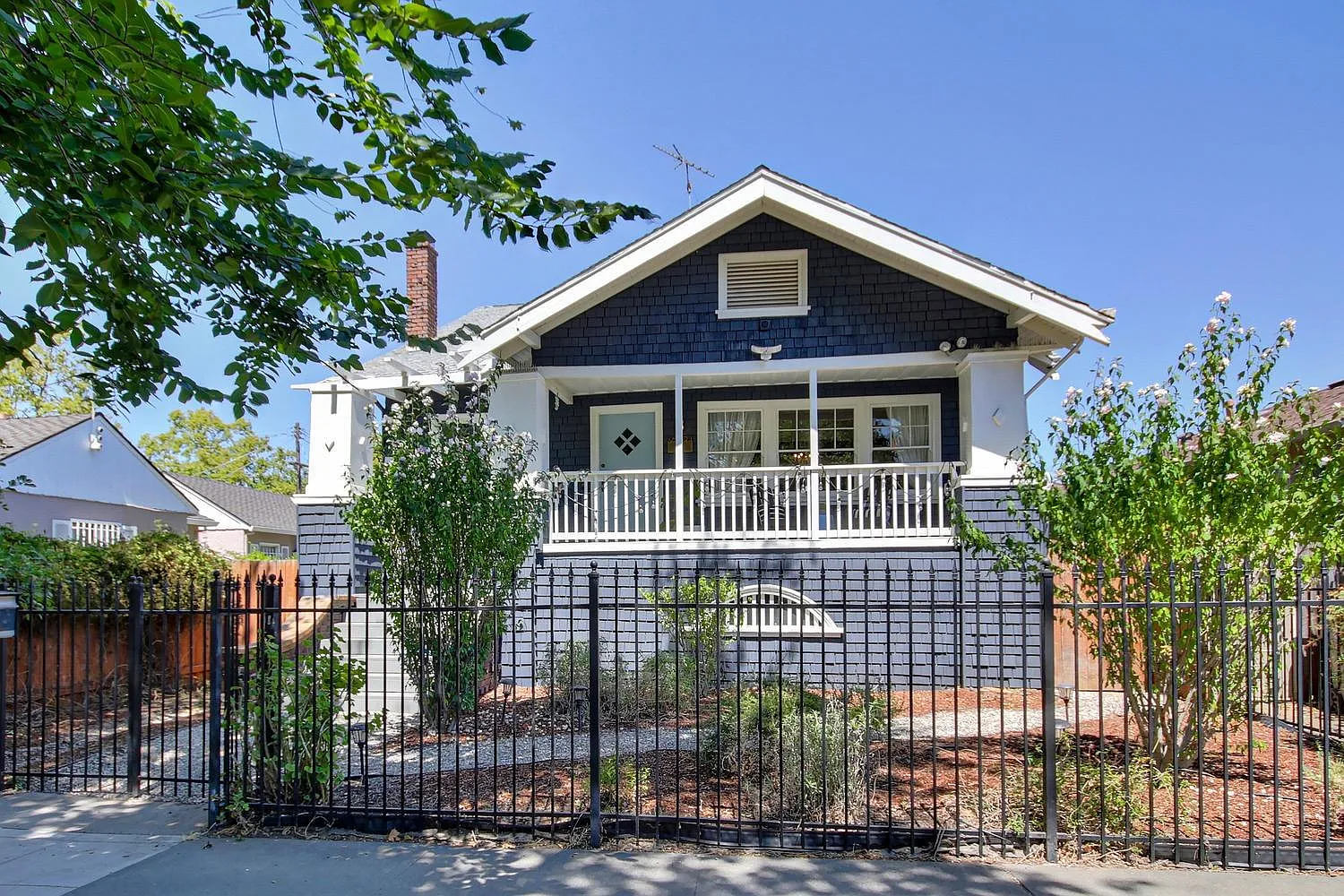 2515 T St photo 1
