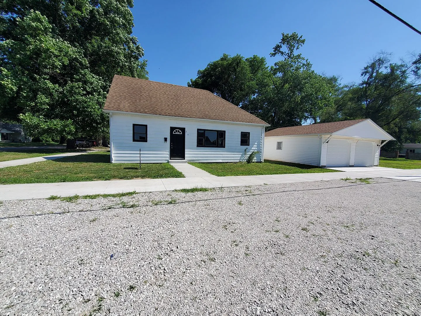 2 Bedroom House, Clinton — Photo 2