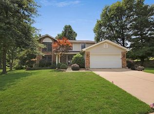 10 Quiet Brook Ct, Saint Charles, MO