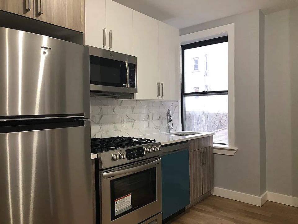 1st image of 87 Romaine Ave