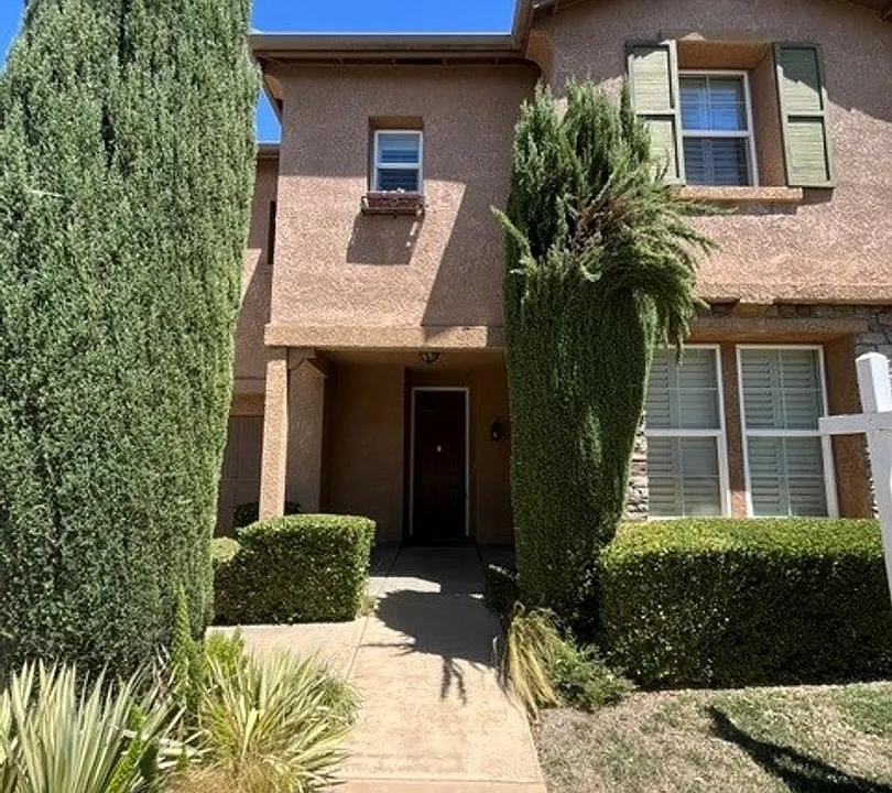 1534 N Oliveto Ct