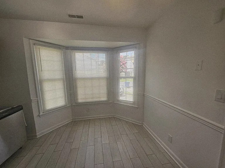 5545 Old Guard Cres — Photo 4
