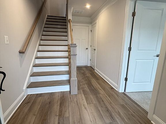 3rd image of 770 Park Ridge Dr