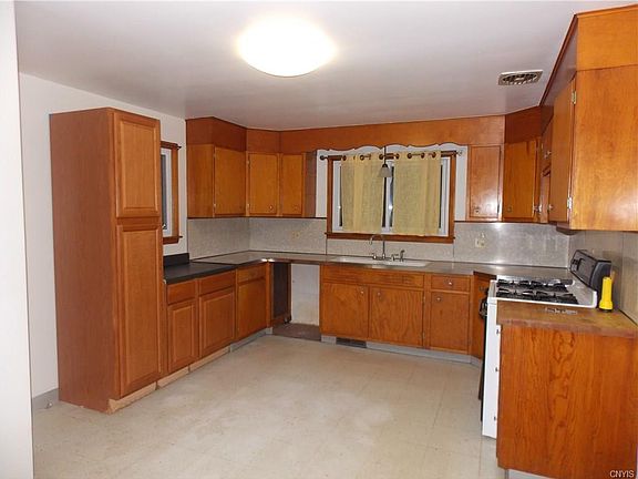 3rd image of 709 Mountainview Ave