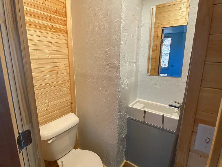 1ST FLOOR BATHROOM