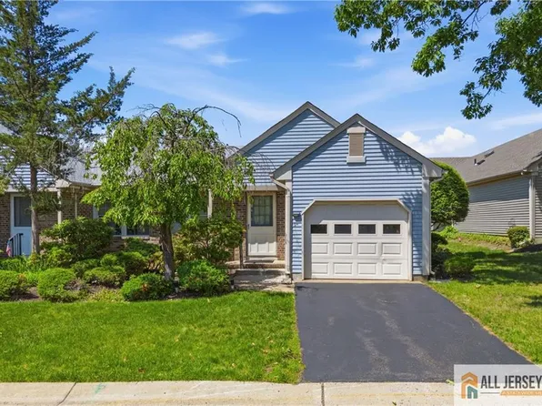 9 Patrick Henry Ct, Monroe Township, NJ 08831