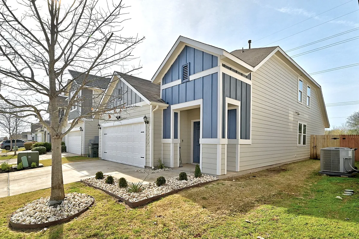 Building Photo - 11717 Coyote Call Way