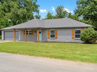 410 SW 10th St, Bentonville, AR 72712
