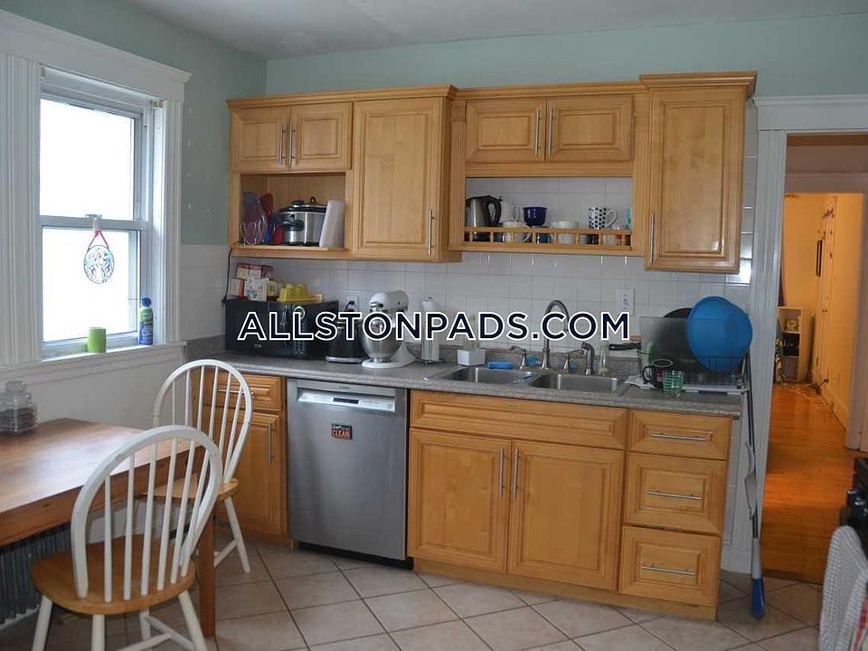 2nd image of 219 N Harvard St #1