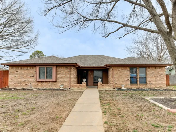 1915 Friar Tuck Dr, Arlington, TX 76013