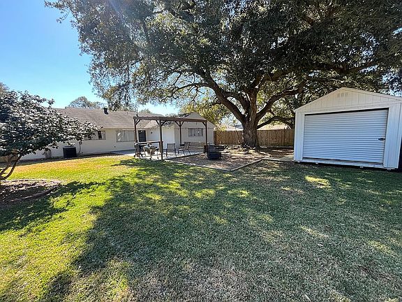 3rd image of 817 McCall St