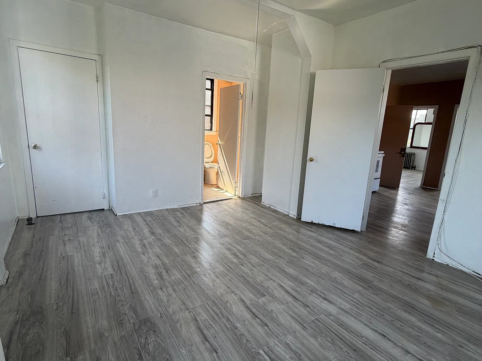 2 bed, 900 sqft, $2,600 — Photo 2