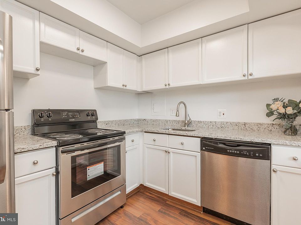 1st image of 3240 S 28th St APT 204