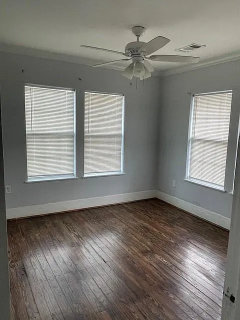 3 bed, 1.0 bath, 810 sqft, $2,500 — Photo 2