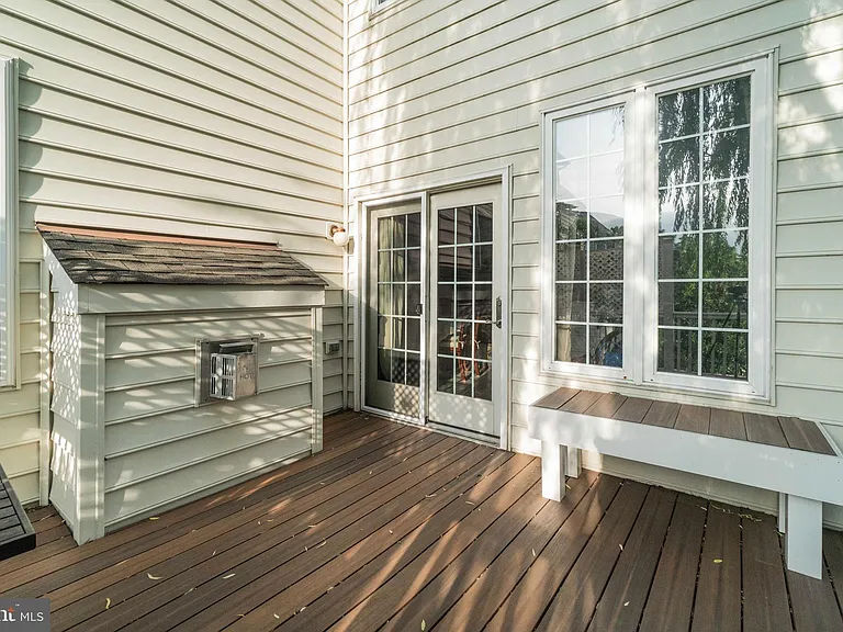 43729 Stoke Chapel Ter — Photo 16