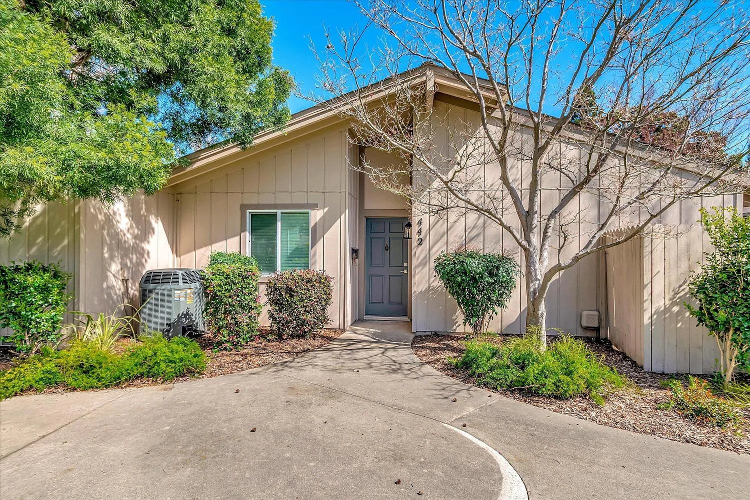 442 Florin Rd photo 1