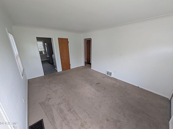 5th image of 1910 Fernhill Rd