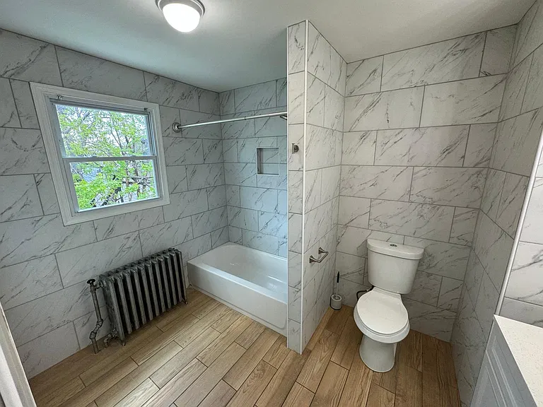 430 E Auburn St — Photo 16