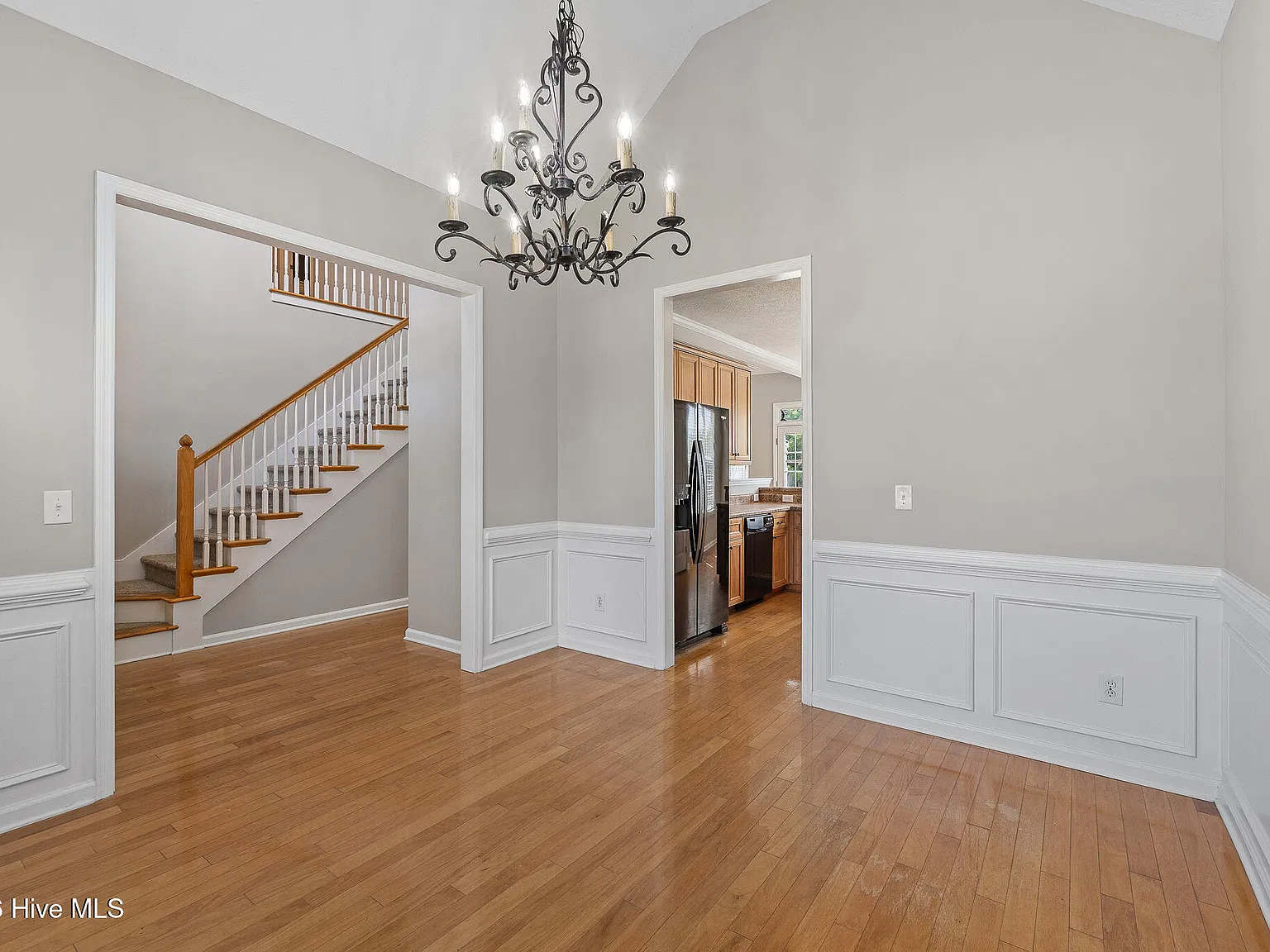 4 bed, 2.5 bath, 2522 sqft, $1,950 — Photo 4