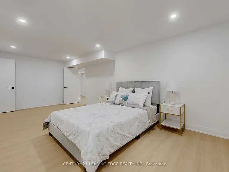2240 Springfield Ct — Photo 38