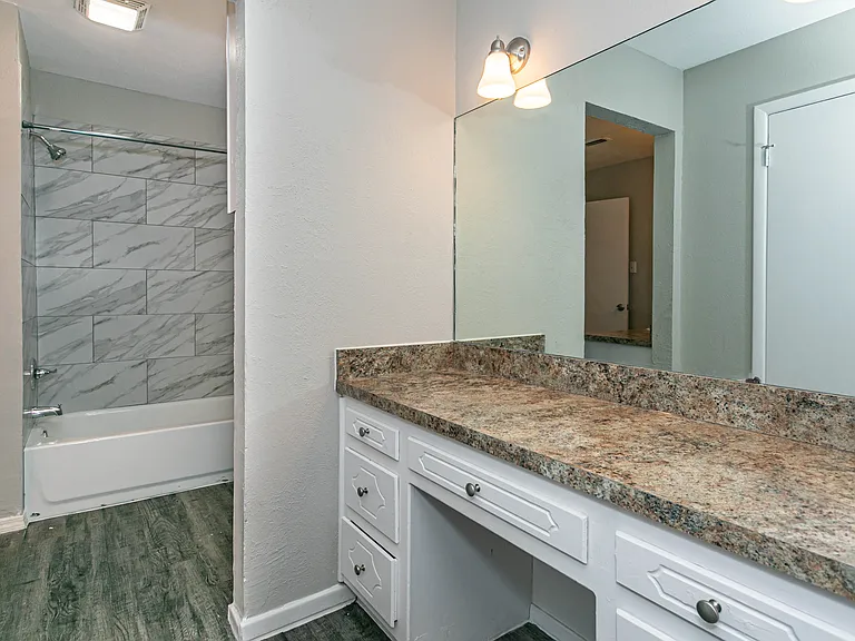 812 Stratford Dr — Photo 16
