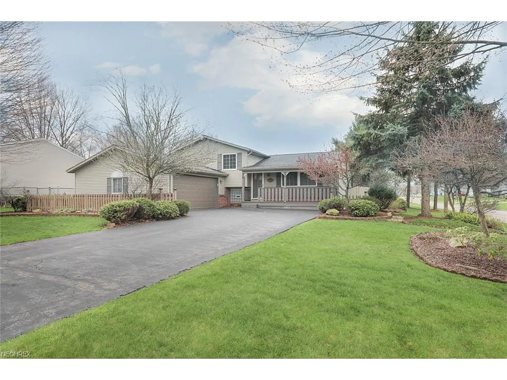 1301 Woodledge Dr photo 1