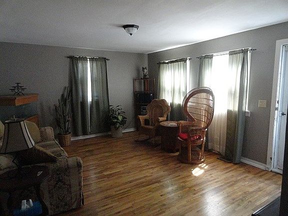 3rd image of 229 Henderson St