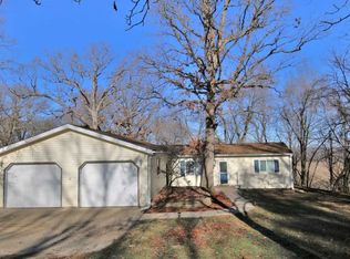 6 Essex Ct, Mackinaw, IL
