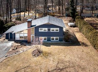 24 N Glenwoods Rd, Gales Ferry, CT 06335
