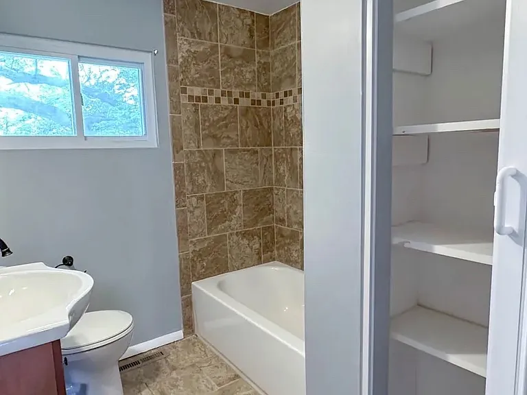 1104 Saint Mark Dr — Photo 14