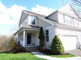 10 Pondside Way #10, Danbury, CT 06810