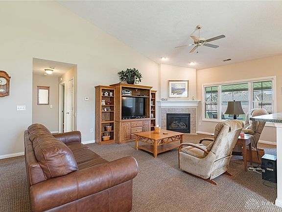4th image of 3954 Carmela Ct E