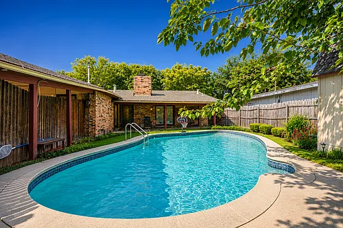 1518 Camelia Dr Photo 1
