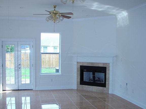 5th image of 917 Milton St