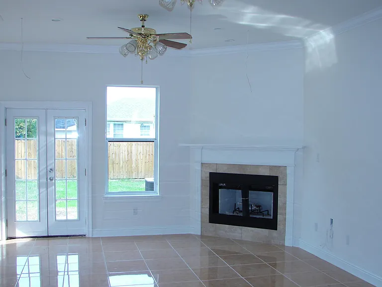 917 Milton St — Photo 5