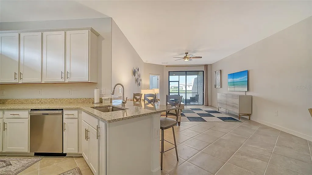 2 bed, 2.0 bath, 1580 sqft, $6,500 — Photo 3